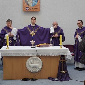 Biskup Kovač u sjedištu HBK-a predvodio misu za mir